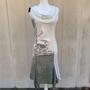 Chic Two-Tone Knit Midi Dress in Cream and Gray